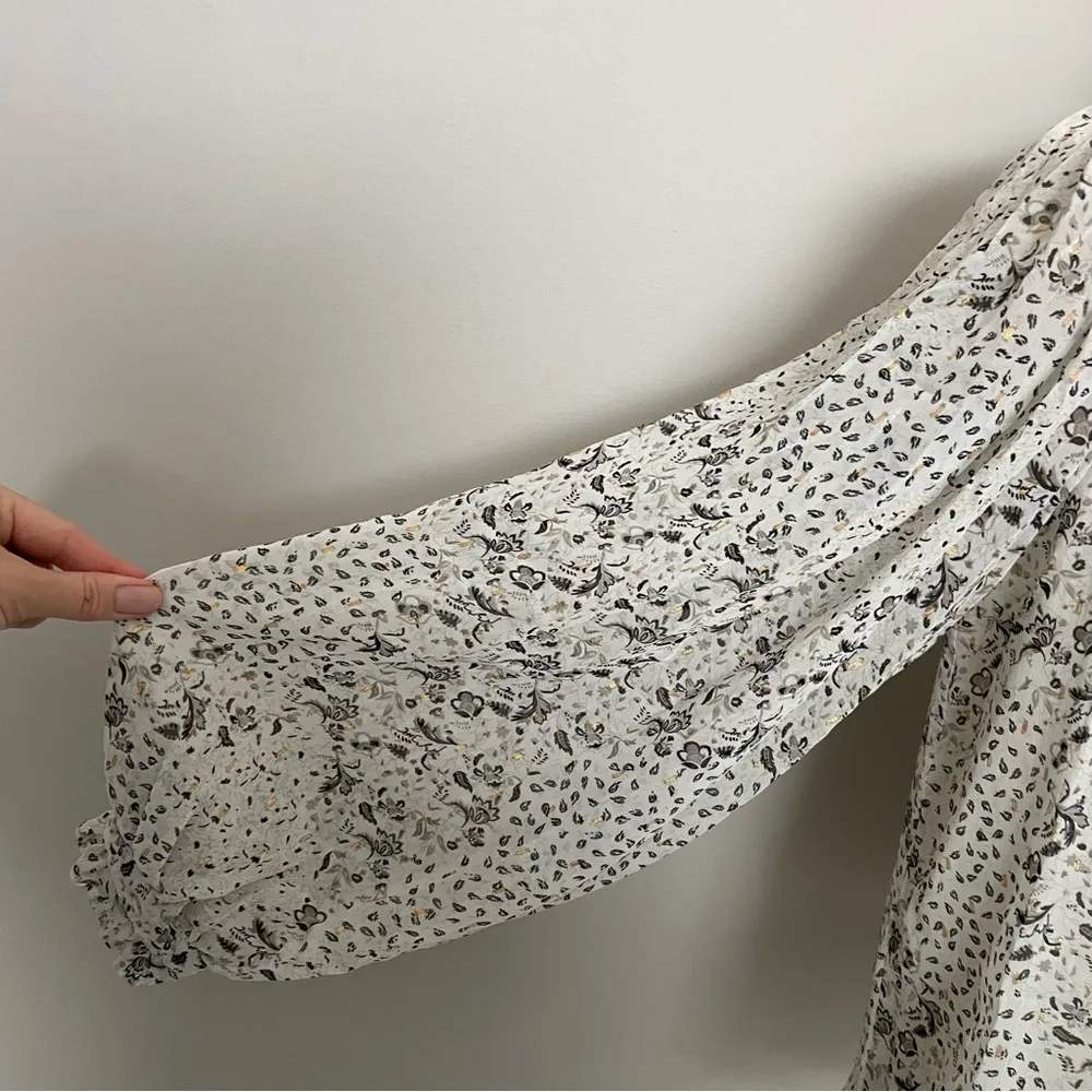 Top Lined Floral Botanical Puff Sleeves Shimmer Metallic Black Gold White - Image 4