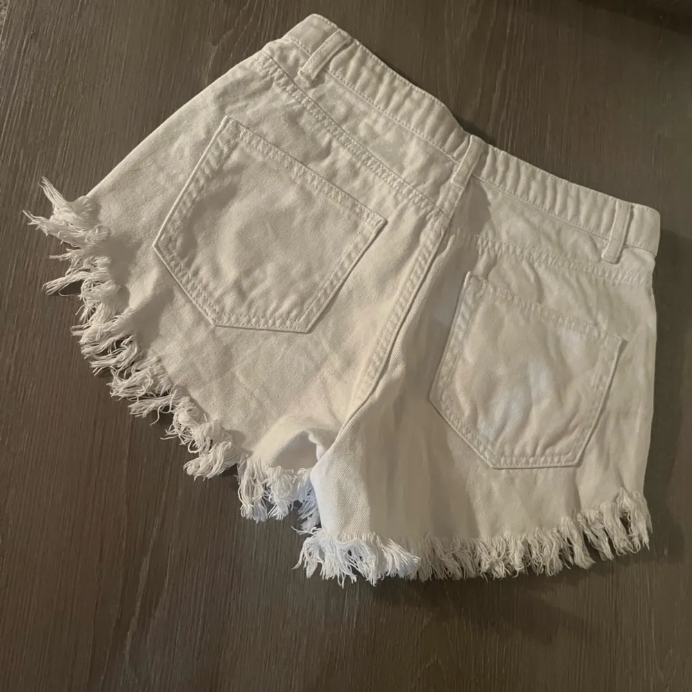 Like New Wild Fable White Jean Shorts - Image 4