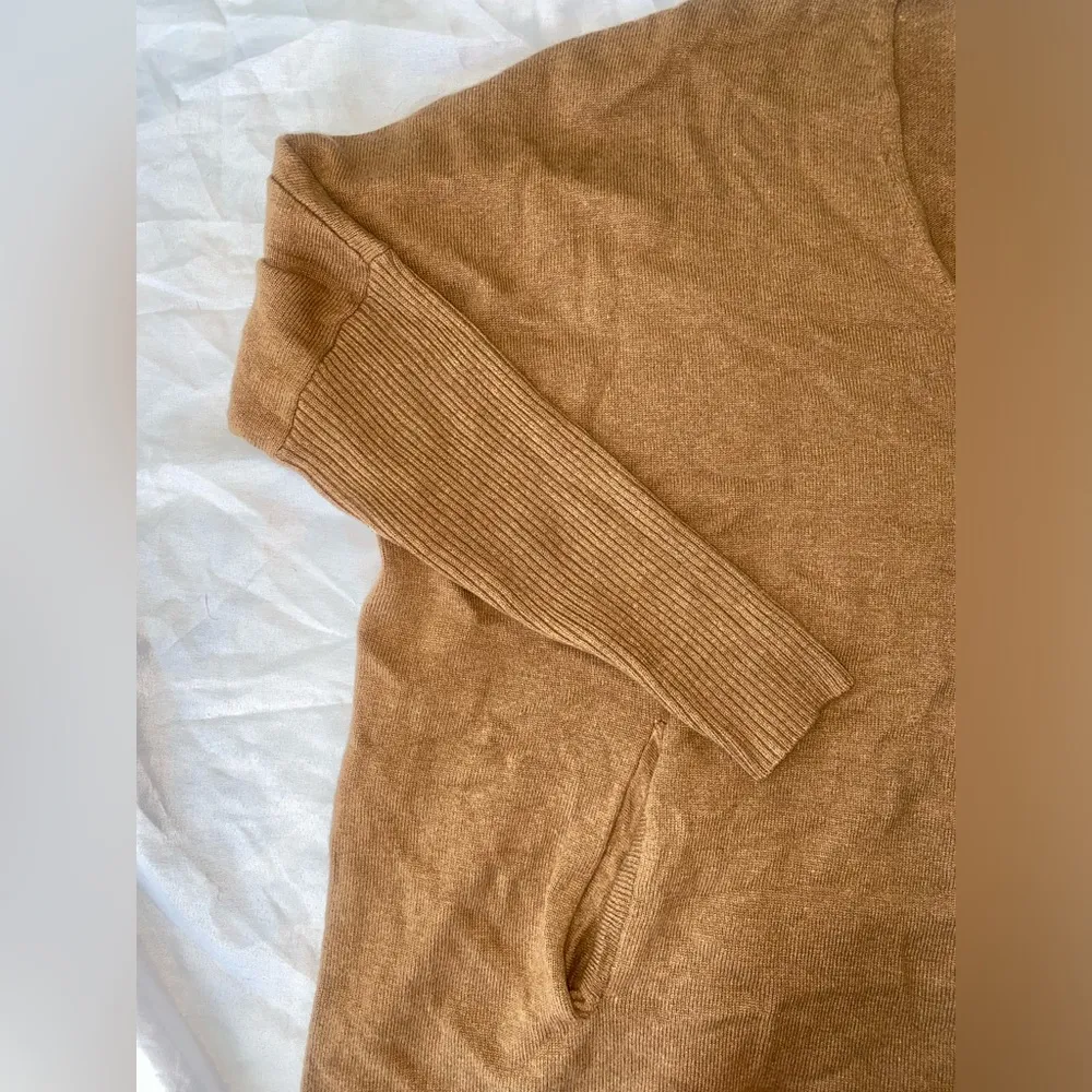 aritzia babaton brown v neck wool/linen blend sweater with pockets - Image 3
