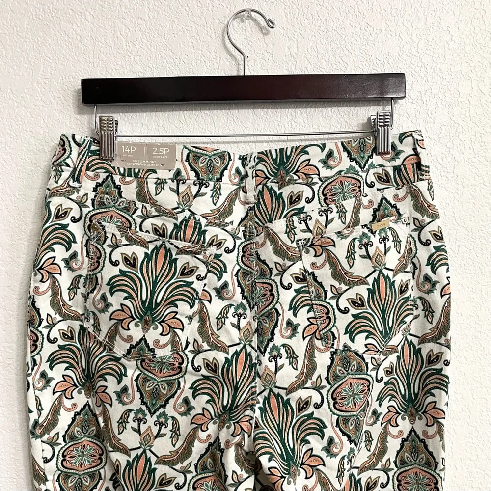 NWT Chicos Womens Jeans Slimming Girlfriend Slim Leg Ankle Paisley Size 14P - Image 4