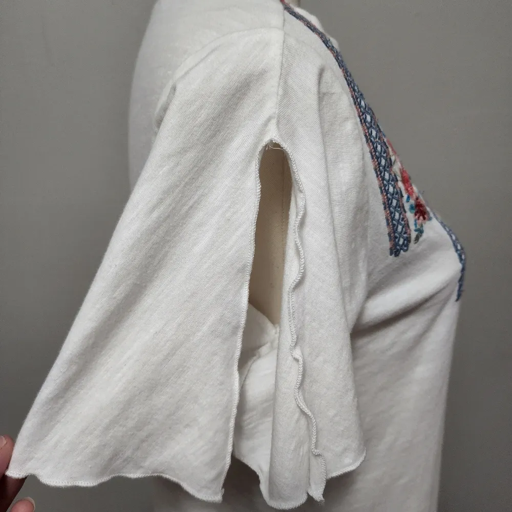 Sundance Pastoral embroidered slub tee size small - Image 4