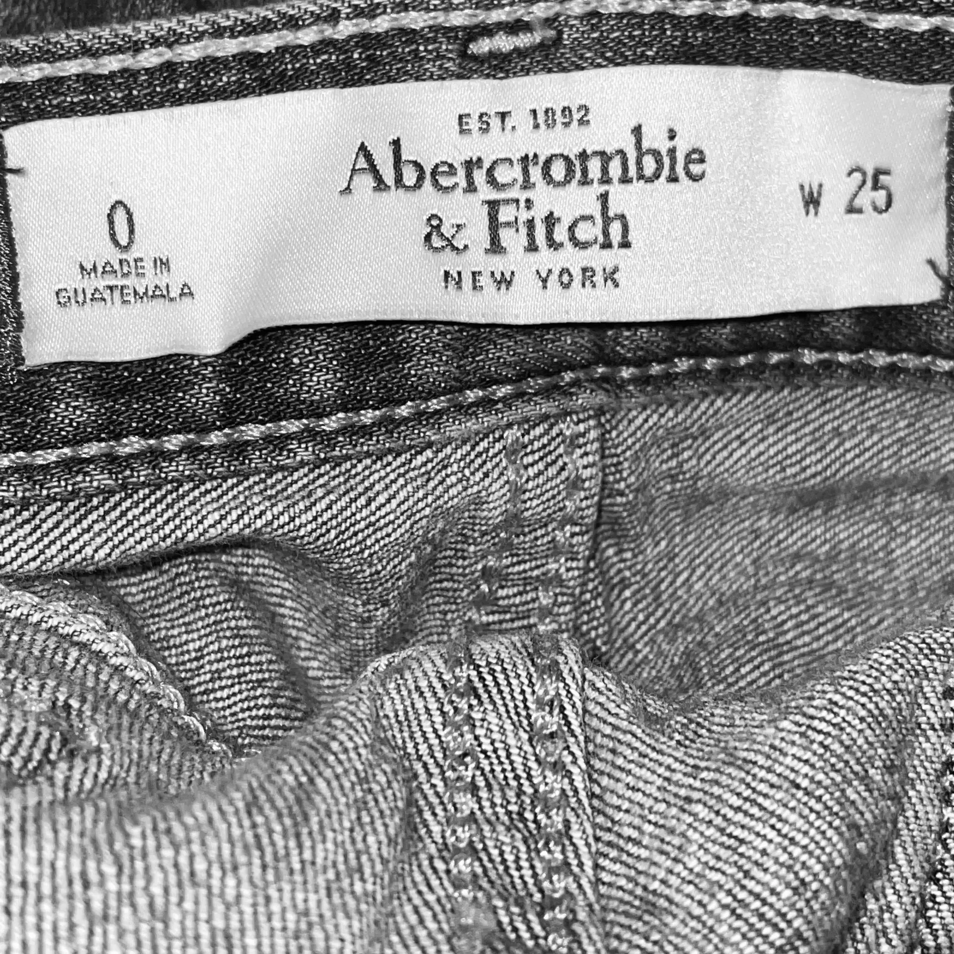 Distressed Cropped Jeans - Image 7