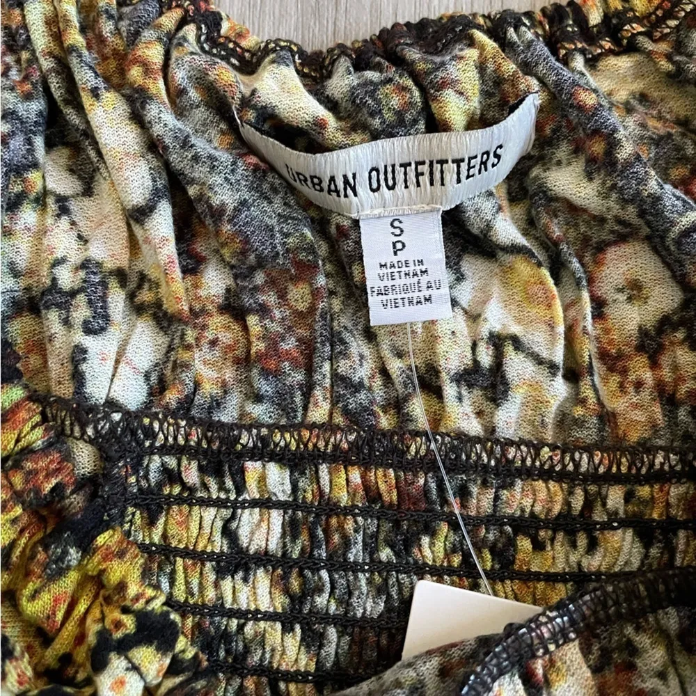 NWT Urban Outfitters Elowen Black Floral Puff Sleeve Blouse size S - Image 10