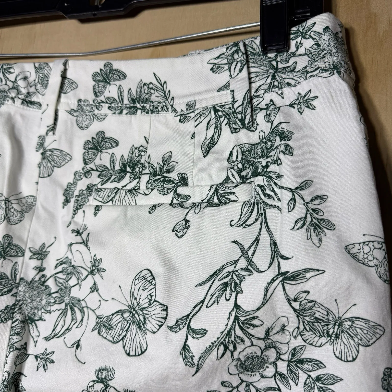 Talbots Perfect Shorts Size 10 Floral Butterfly Print White Green Bermuda - Image 6