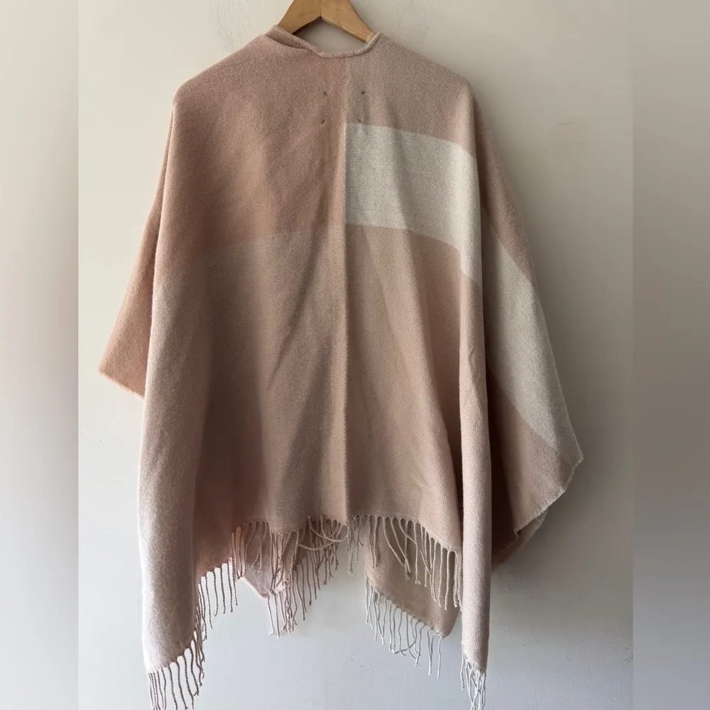 NEW!! SOIA & KYO Mauve Beige Acrylic Fringe Cape Wrap Autumn Winter One Size - Image 7