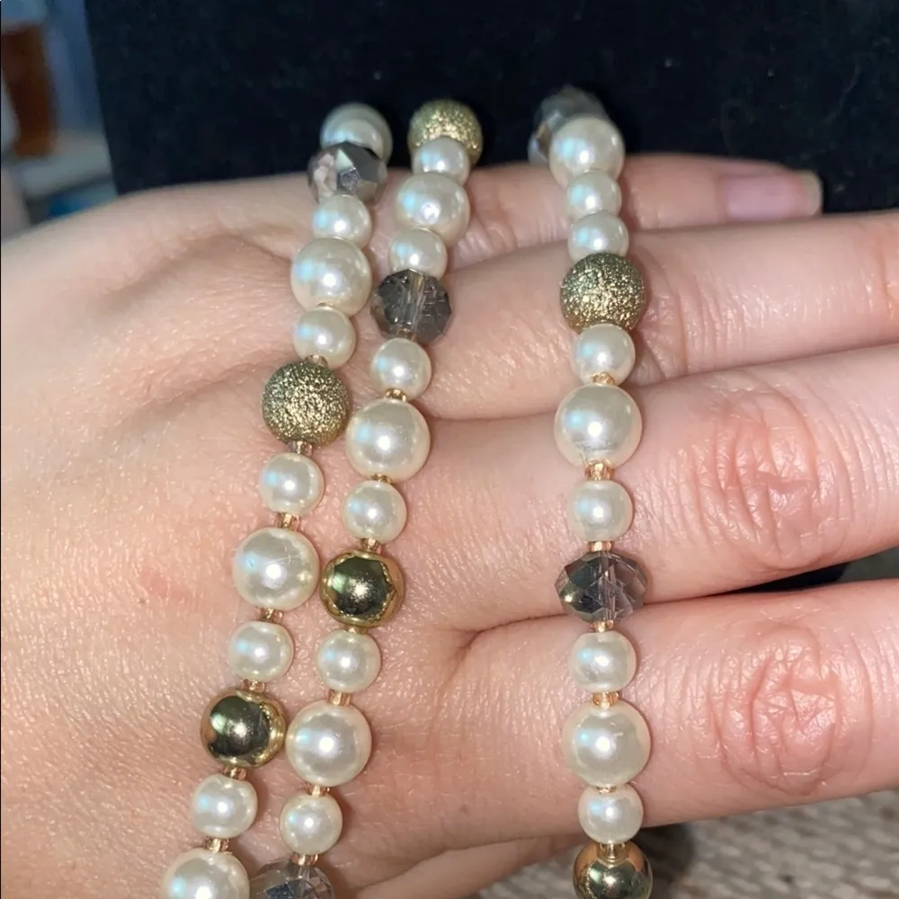 Gold and White Necklace with Elegant Design - Image 2