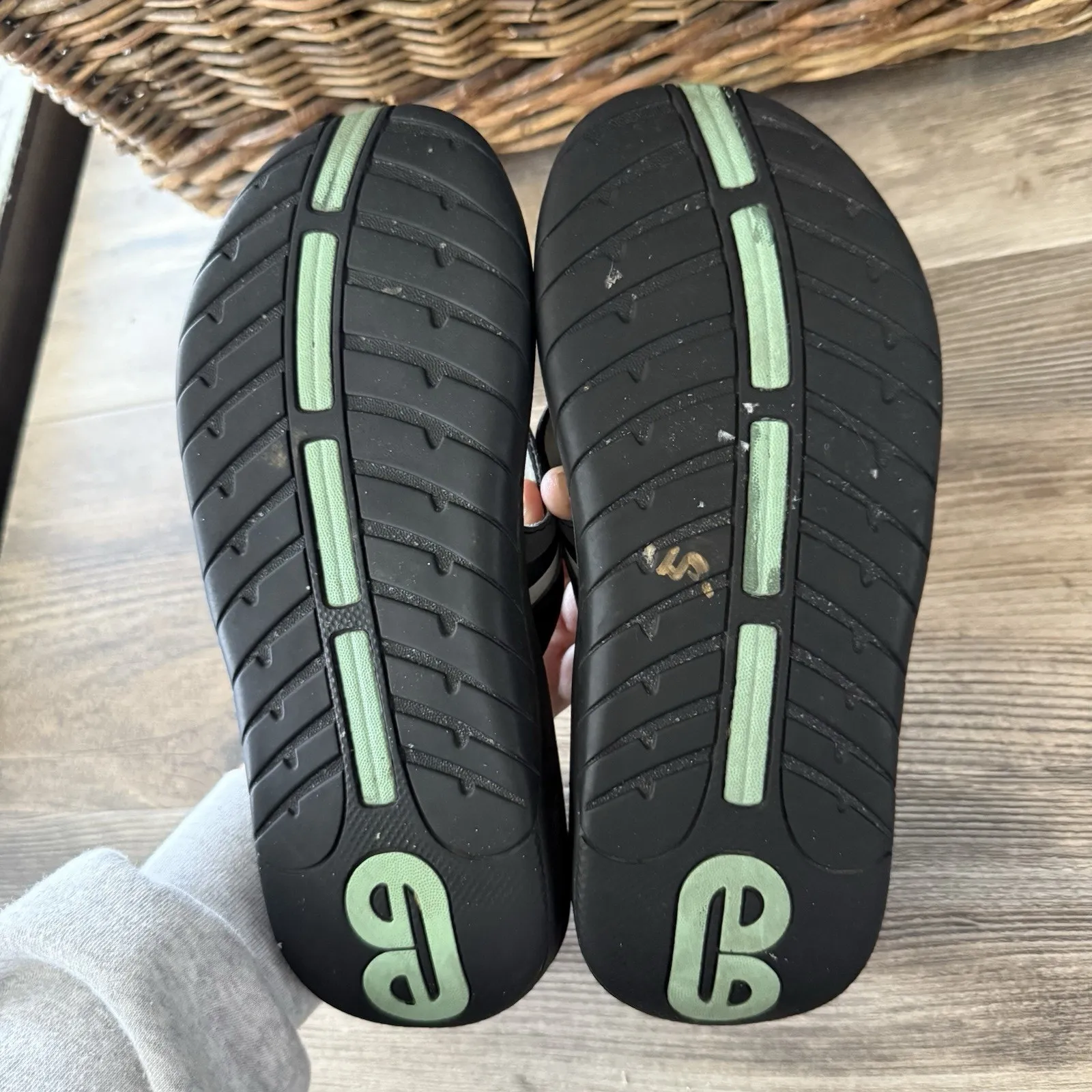 REEF  Slap 3 Black Gray Flip Flop Sandals Women’s Size 6 - Image 5