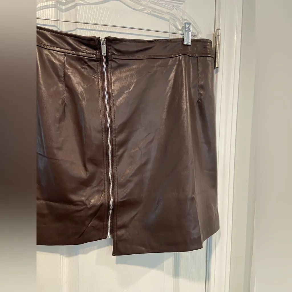 NWT Crissrexo Size XXXL Brown Faux Leather Front Zip Asymmetrical Mini Skirt - Image 5