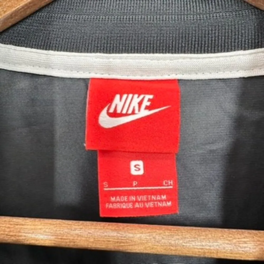 Nike Sportswear Women's Size Small Black White Logo Full Zip Windbreaker Classic - Image 2