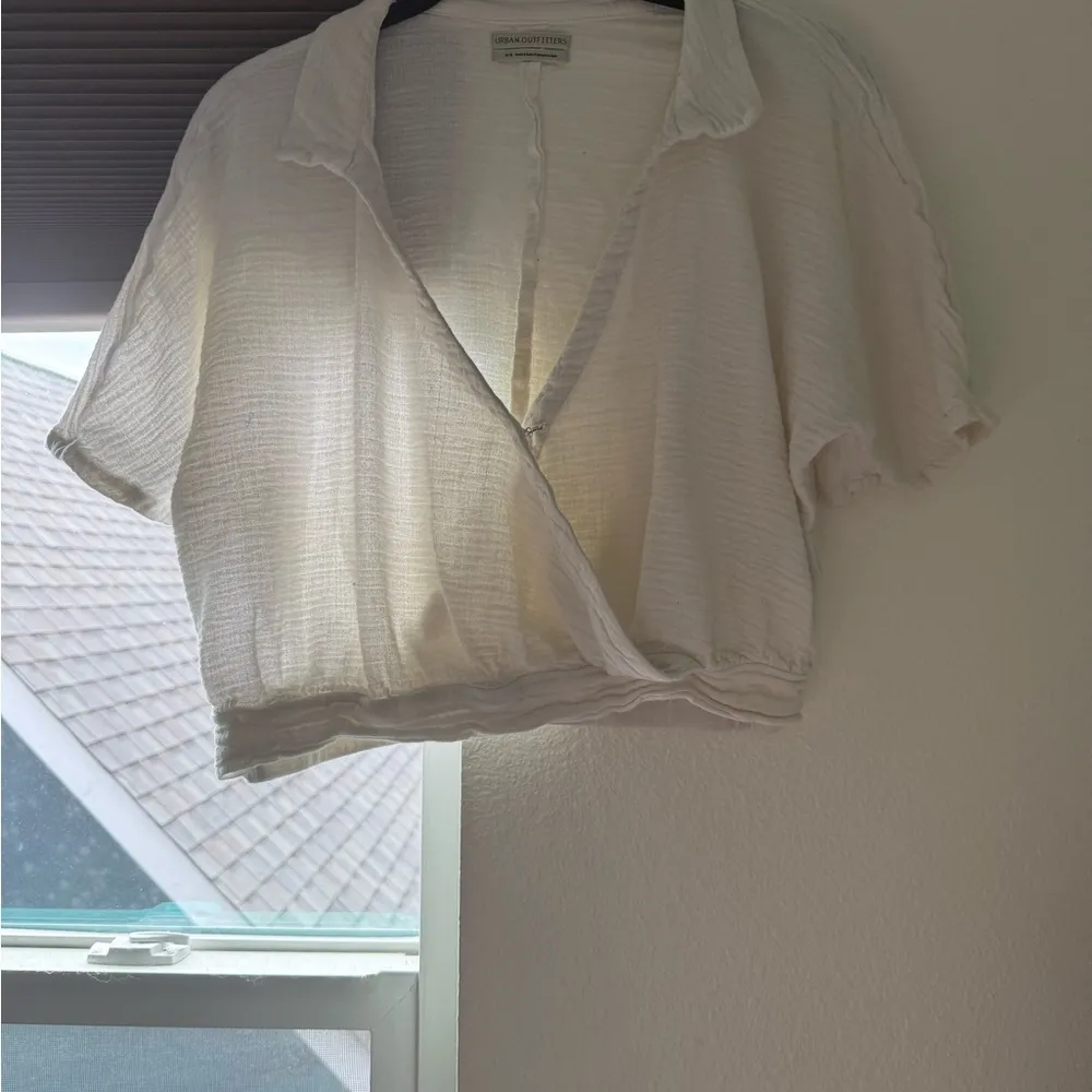 Urban Outfitters Blouse Top Womens Small Cropped White Wrap Short Sleeve - Image 10