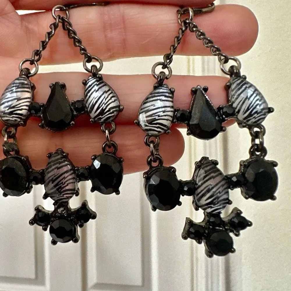 Black zebra statement earrings - Image 3