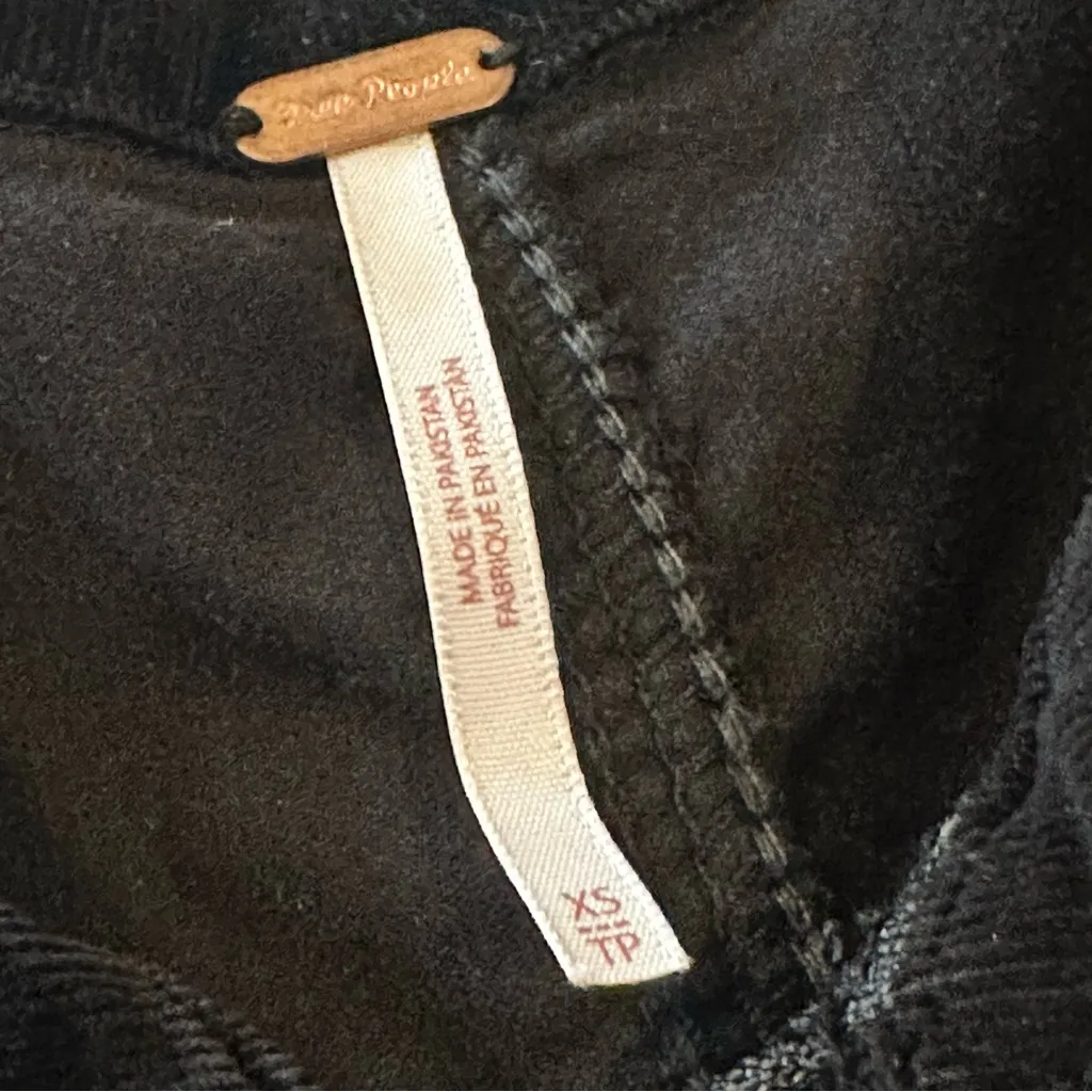 Free People We The Free Jayde Cord Shortsuit Black Corduroy
Romper Size XS - Image 9