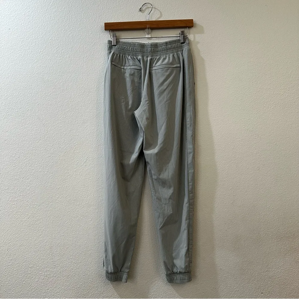 Athleta Women's Brooklyn Textured City Stripe Coast Sage Green Jogger Size 4 - Image 5