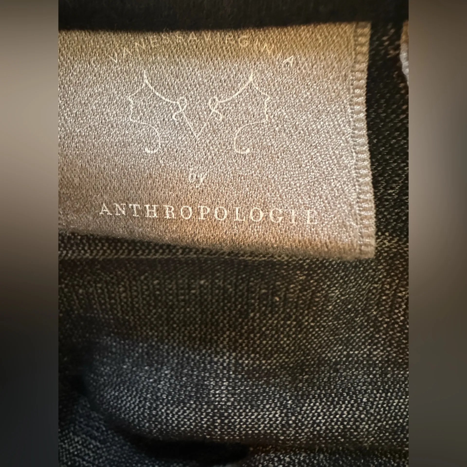 ANTHROPOLOGIE - WOMEN'S BLACK & WHITE SLEEVELESS CRISS CROSS V NECK TOP - Image 4