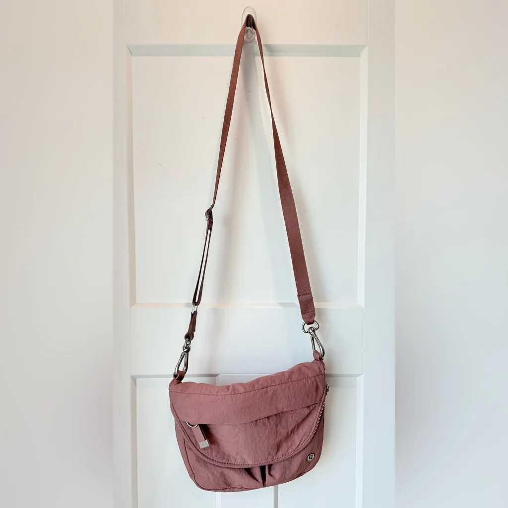 Lululemon All Night Festival Bag Vol 5 L
in Spiced Chai - Image 4