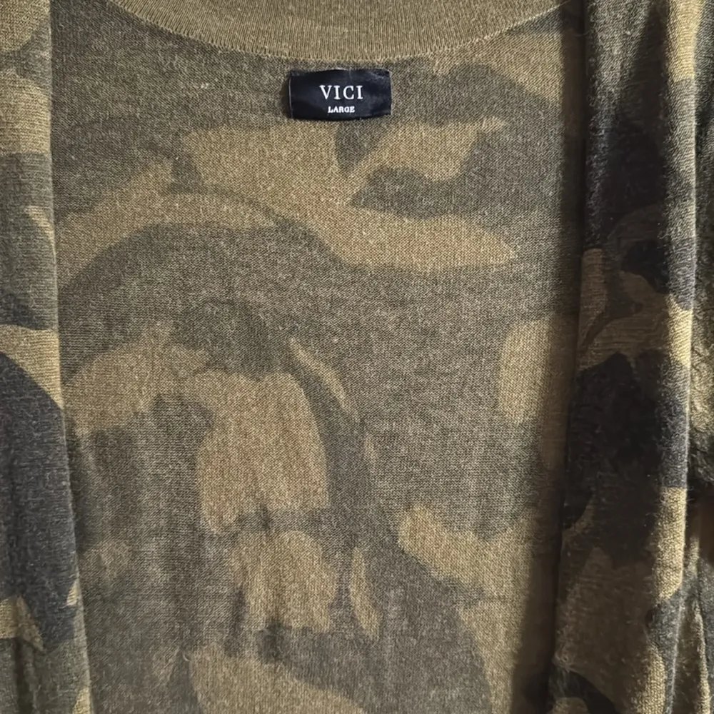 VICI don’t blend in Camo Cardigan - Image 3