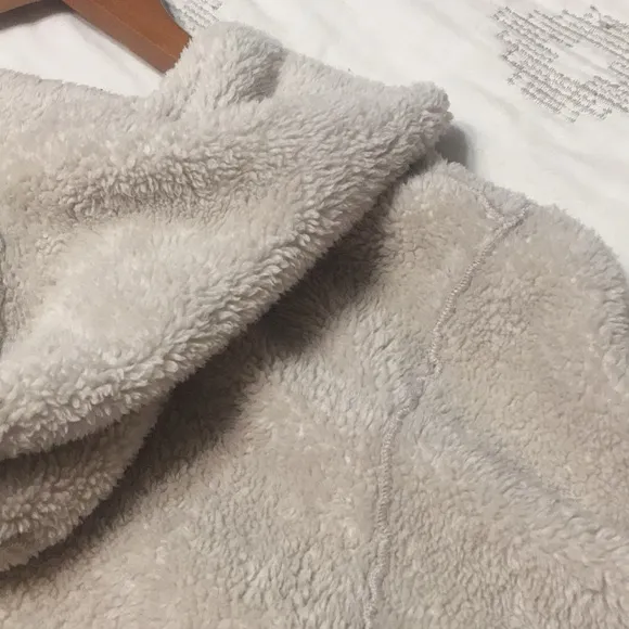 CAbi Super Soft Alpine Hooded Coat Size Medium - Image 5