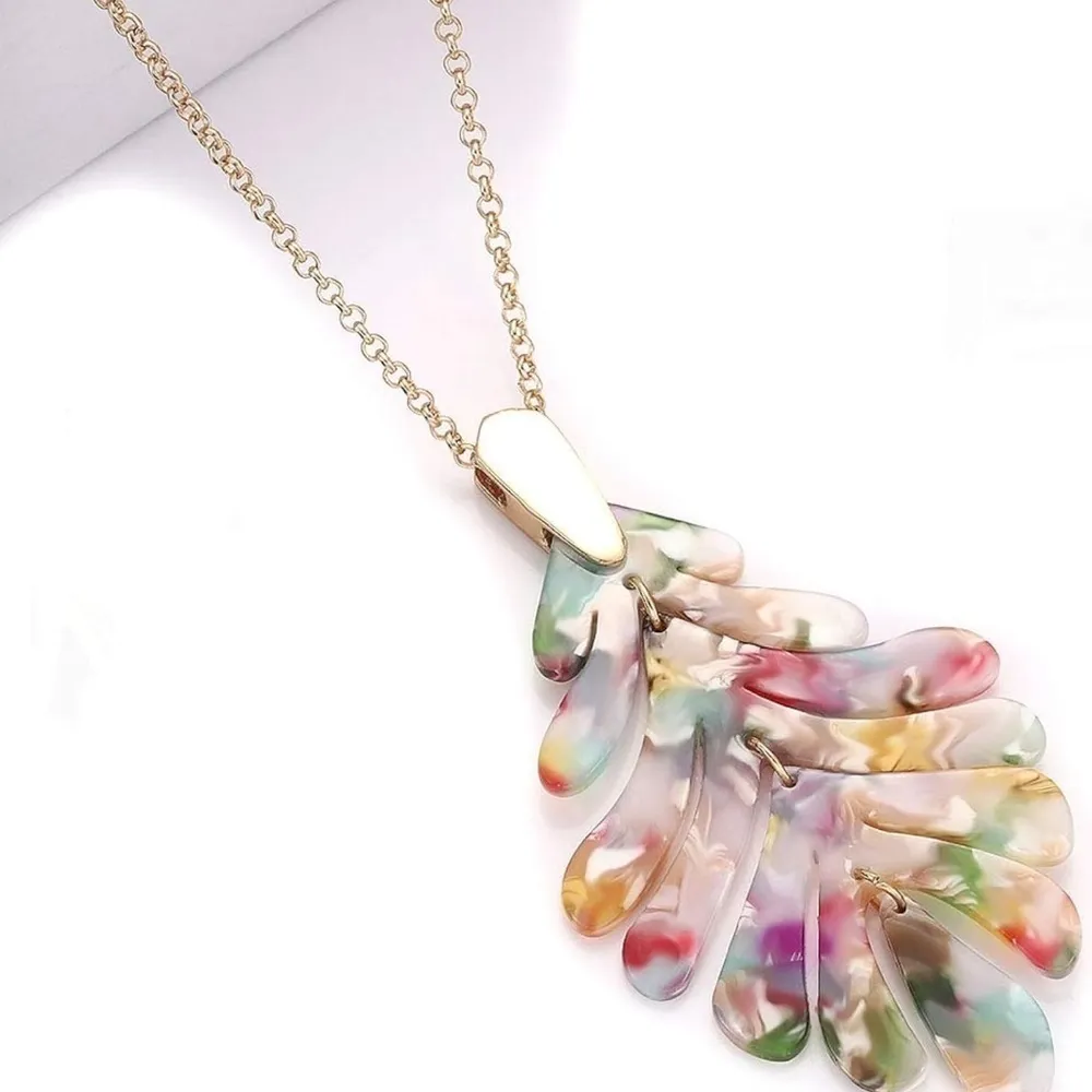 Leaf Shape Acrylic Necklace NWT Pink - Image 5