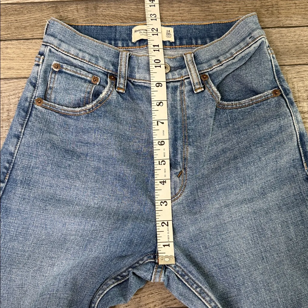 Abercrombie & Fitch Curve Love, The Ankle Straight Leg Ultra High Rise Jeans - Image 5