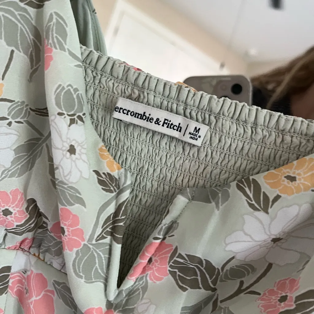 Abercrombie & Fitch Floral Puff Sleeve Top - Image 4