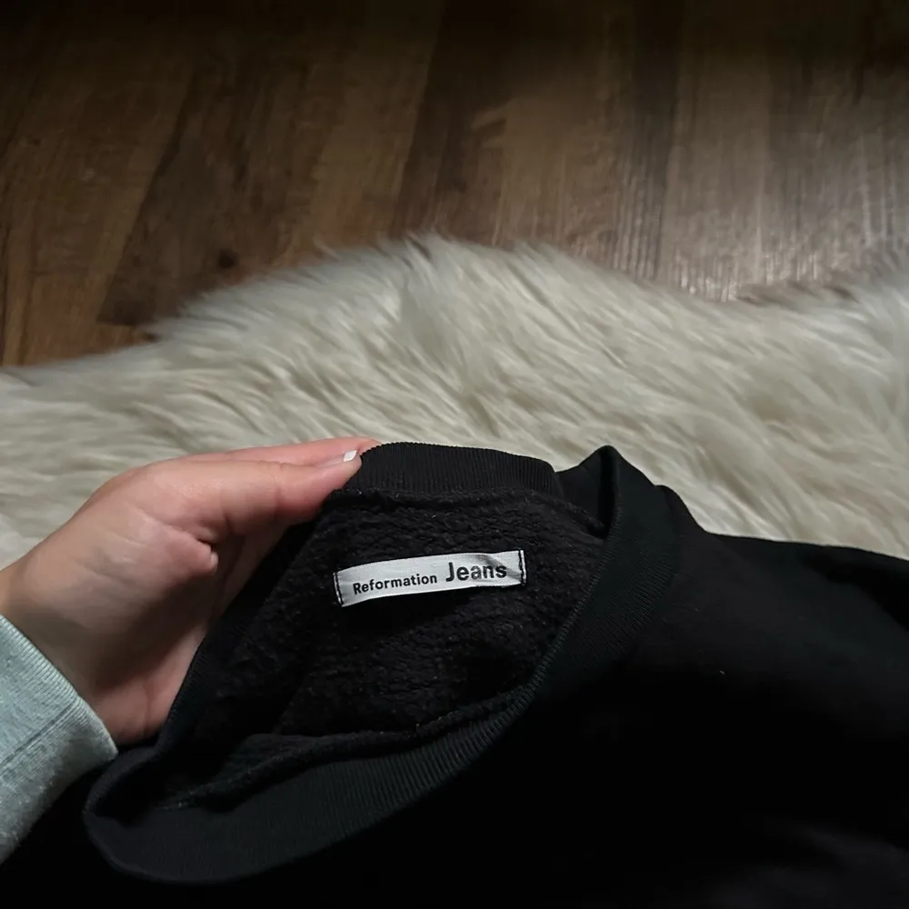 REFORMATION Black Cropped Hunter Sweatshirt - Image 5