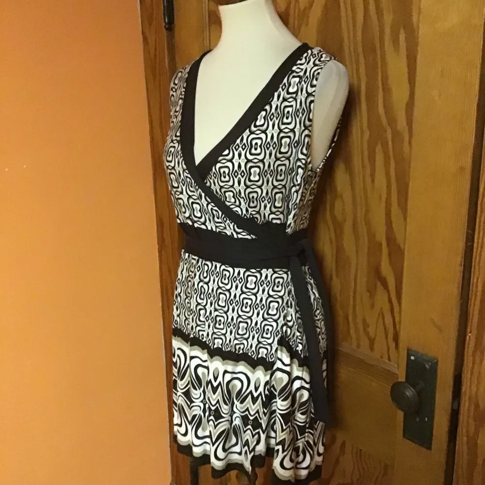 Tribal NWT plunging mini dress Size M - Image 7