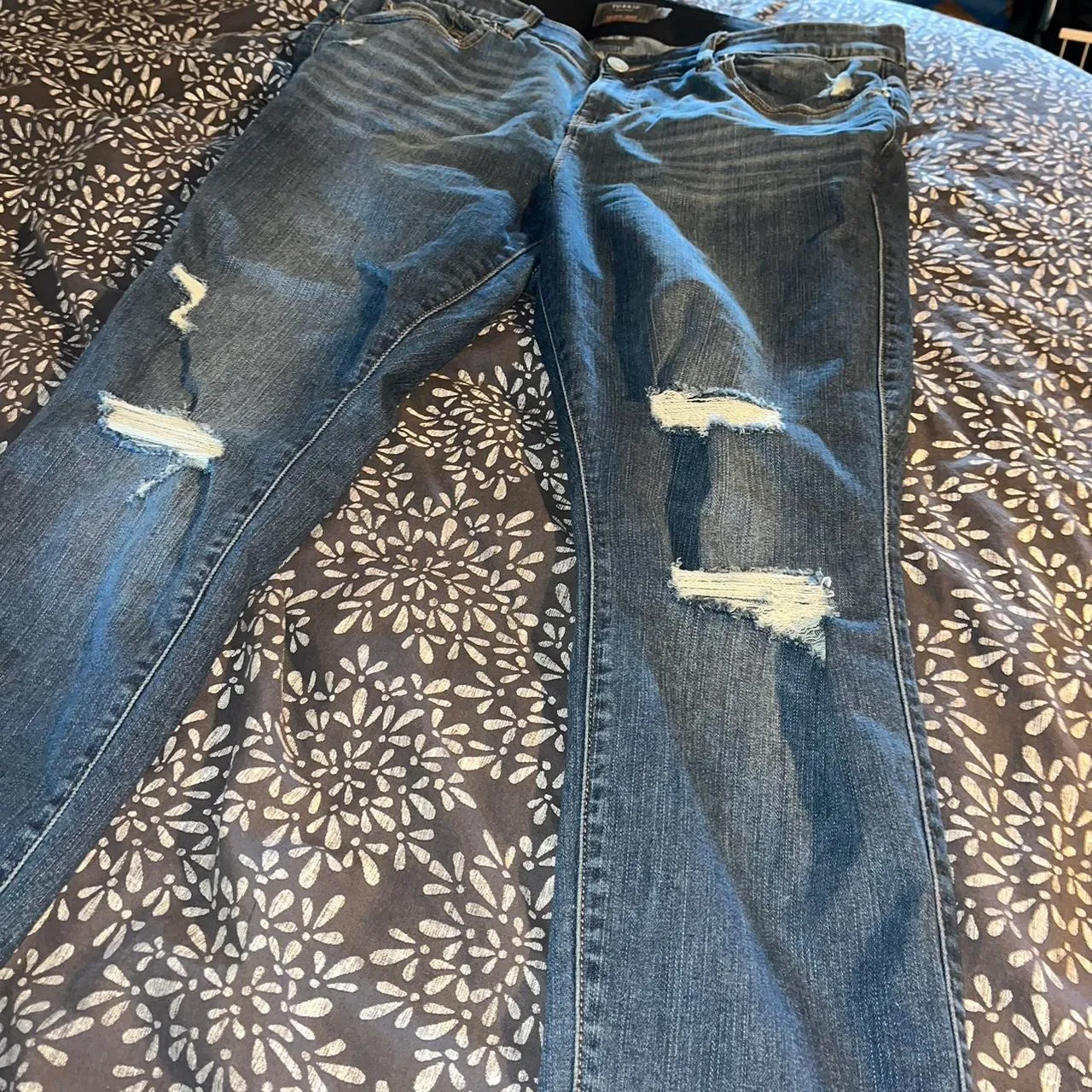 Torrid long shell skinny premium stretch jeans   Size 16 Short  Like new  Retailed $100   Smoke Free  Dog Friednly home - Image 2