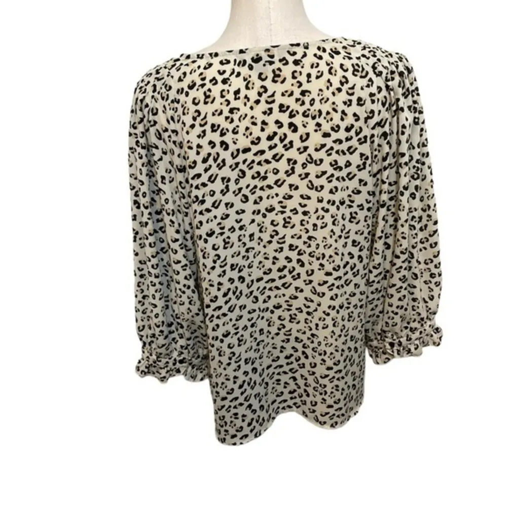 Zac & Rachel blouse animal print long sleeve blouse V Neck leopard Top Sz M Tan Size M - Image 11