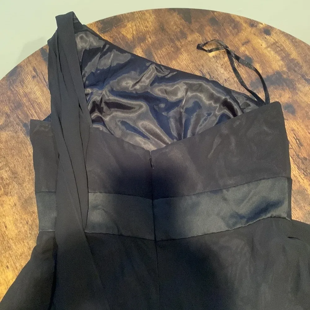 White House Black market one shoulder black dress - Image 4