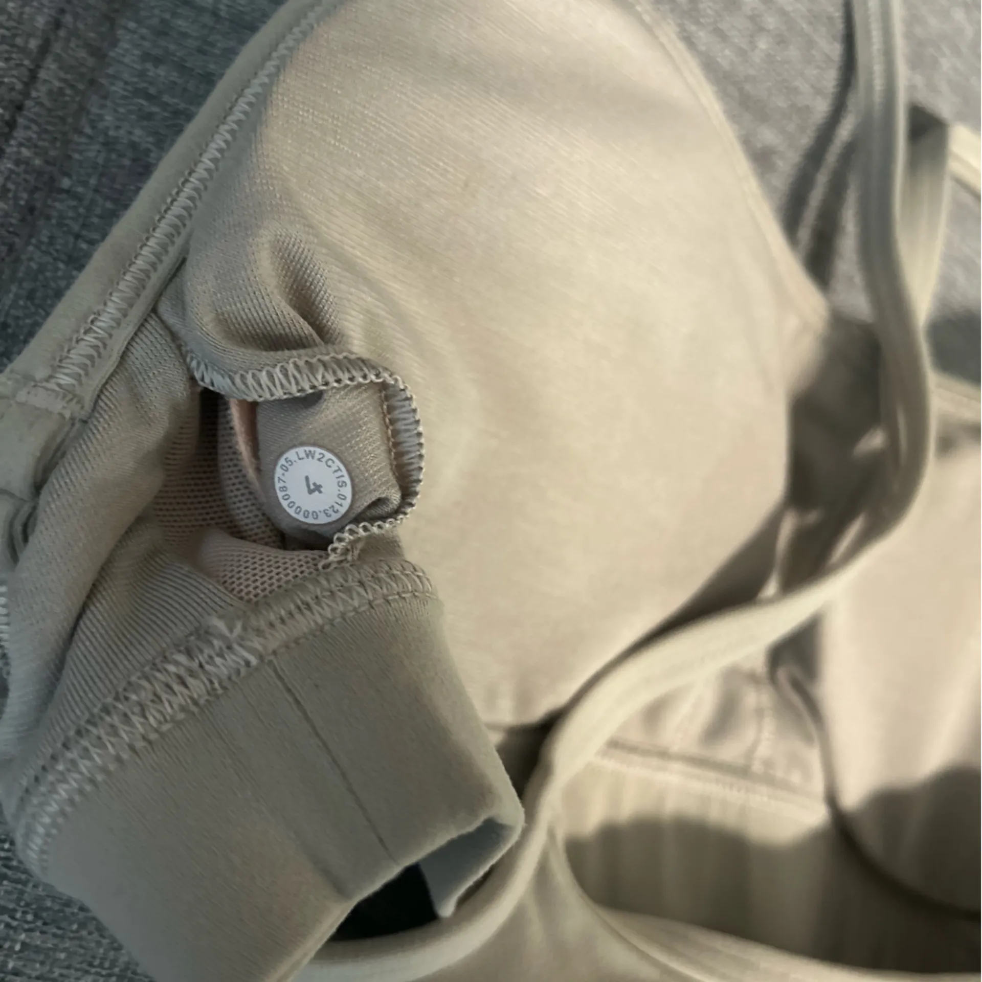 Lululemon Flow Y Bra Nulu Light Support Size 4 Like New - Image 3