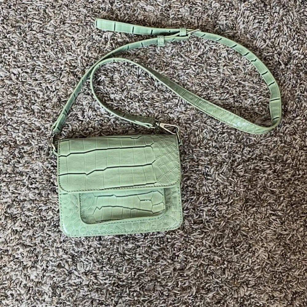 Anthropologie Caymen Petite Crossbody Bag - Image 4