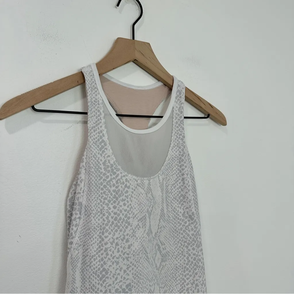 Lululemon Mesh With Me Tank Desert Snake White Silver Fox size 4 - Image 4