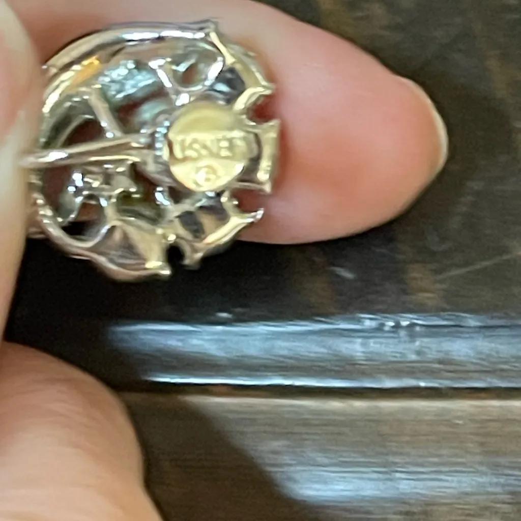 Vintage Lisner Elegant Silver and Cream Pearl Cluster Non-Pierced Earrings - Image 6