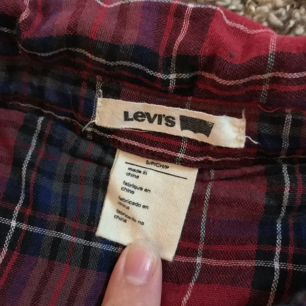 Levi’s flannel button down top - Image 4