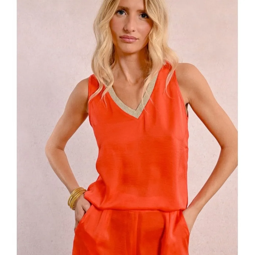 MOLLY BRACKEN V-NECK SATIN TANK TOP - Image 10