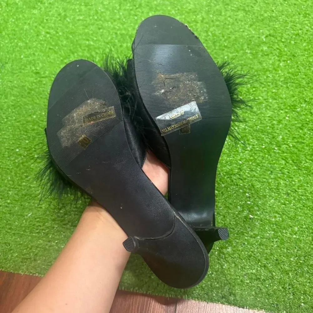 Vintage‎ y2k pleaser women's size 10 black feathered marabou mule glam heels - Image 4