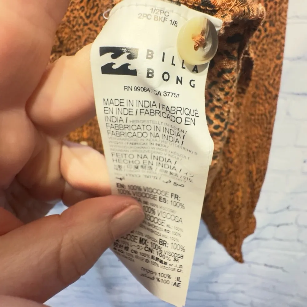 Billabong Shirt Medium women’s Peplum Top Animal Print Brown Black Long Sleeve - Image 5