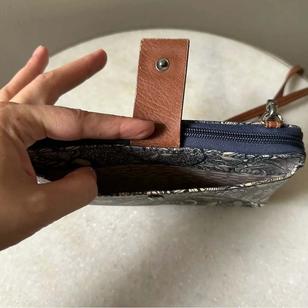 Sakroots Navy Desert Spirit Circle Crossbody Wristlet Wallet Bifold Boho Bag - Image 4