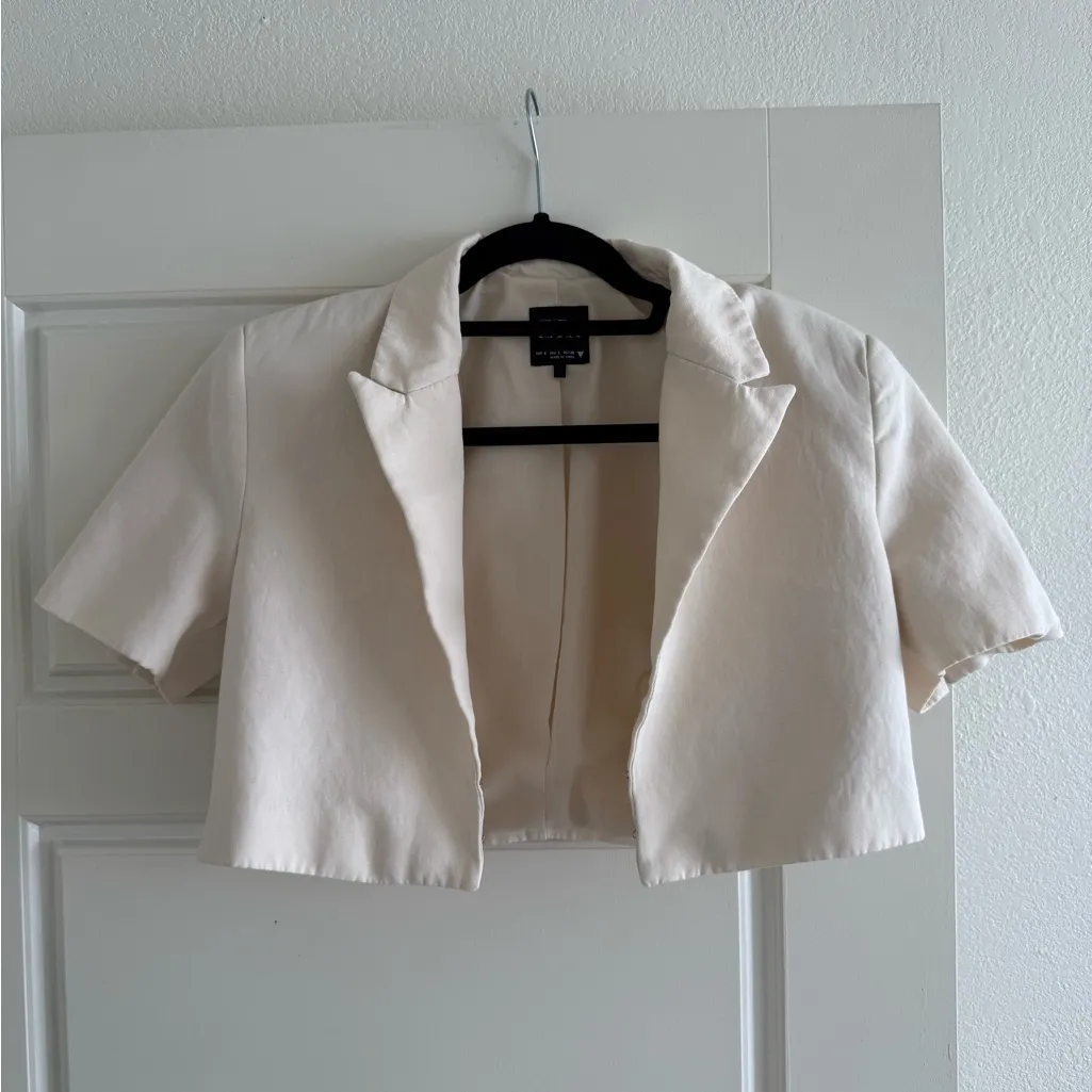 Zara Cream Short Sleeve Cropped Blazer Size Small - Image 2