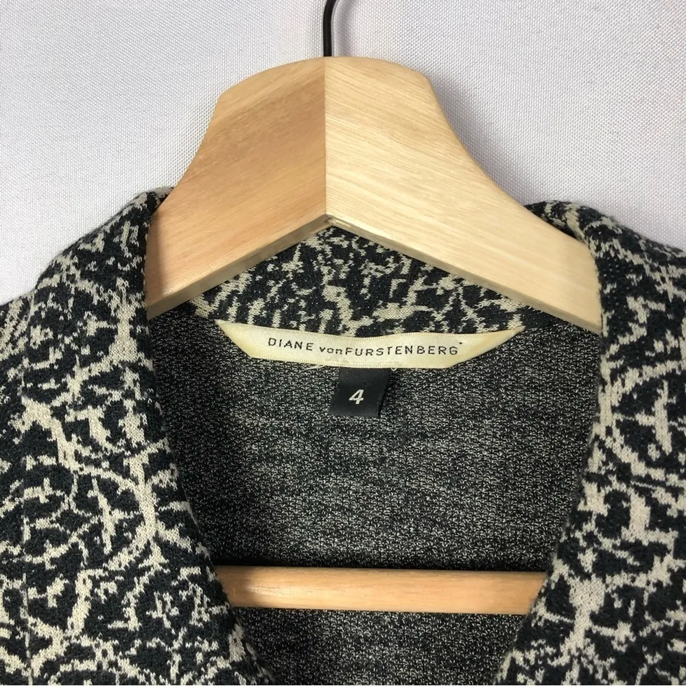 Diane Von Furstenberg Black & Beige Printed Knit Blazer Jacket 4 - Image 4