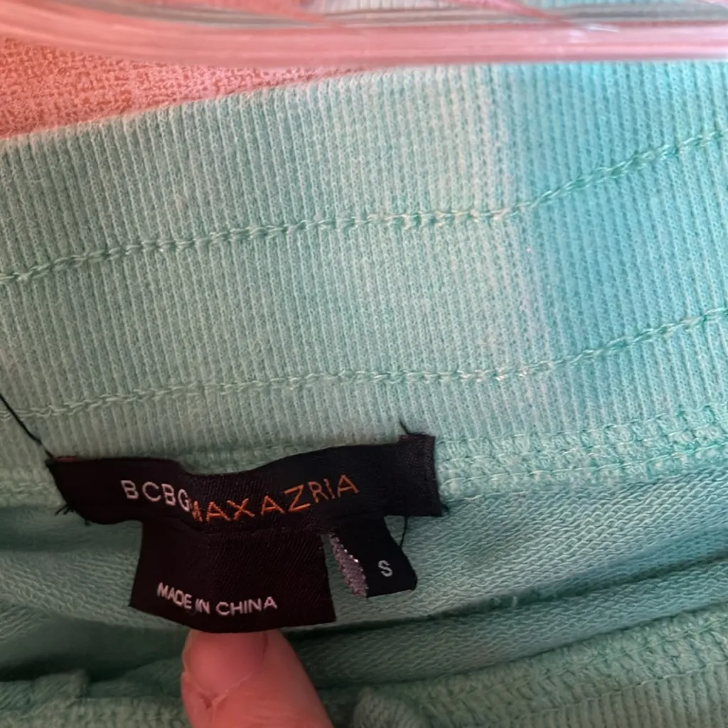 BCBGMAXAZRIA FINAL MARKDOWN  Capri Pants small - Image 4