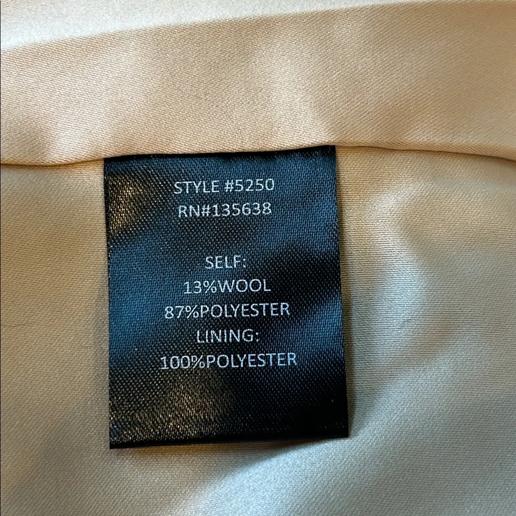 Hutch Dutton Wool Blend Coat in Cream Black Rose NWT Size Small - Image 9