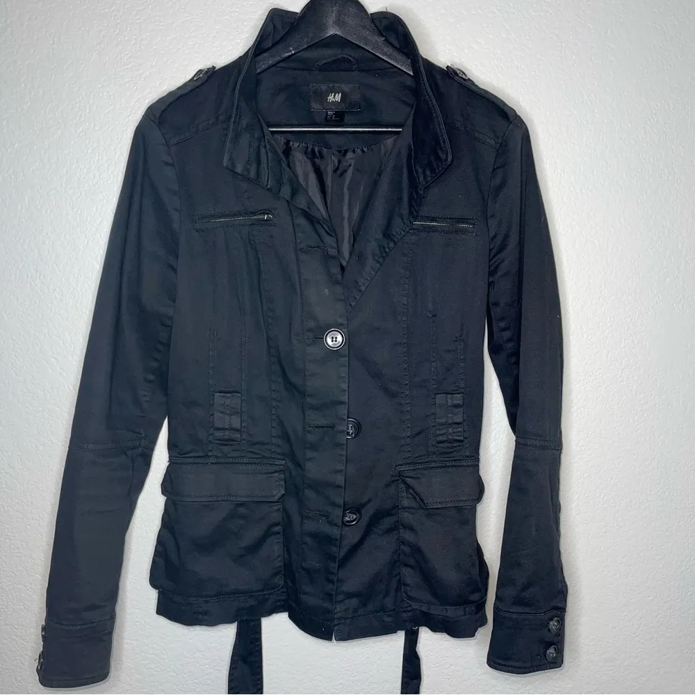 H & M Jacket - belted waist multi pocket button front - Image 2