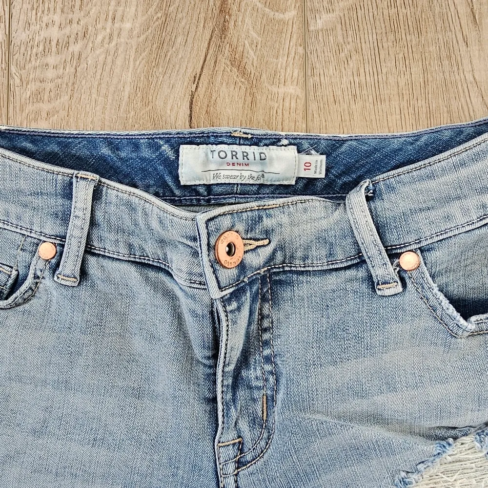 Torrid We Swear By The Fit  Jean short - Image 2