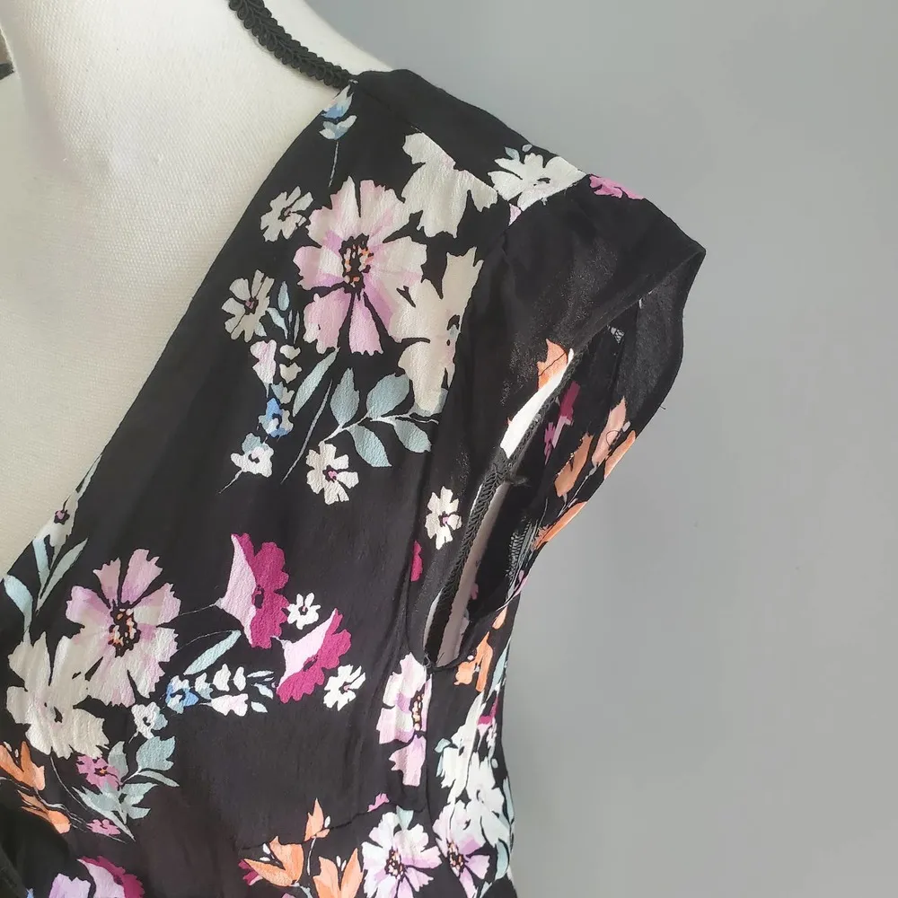 LOFT Black Floral Sleeveless Romper XS - Image 5