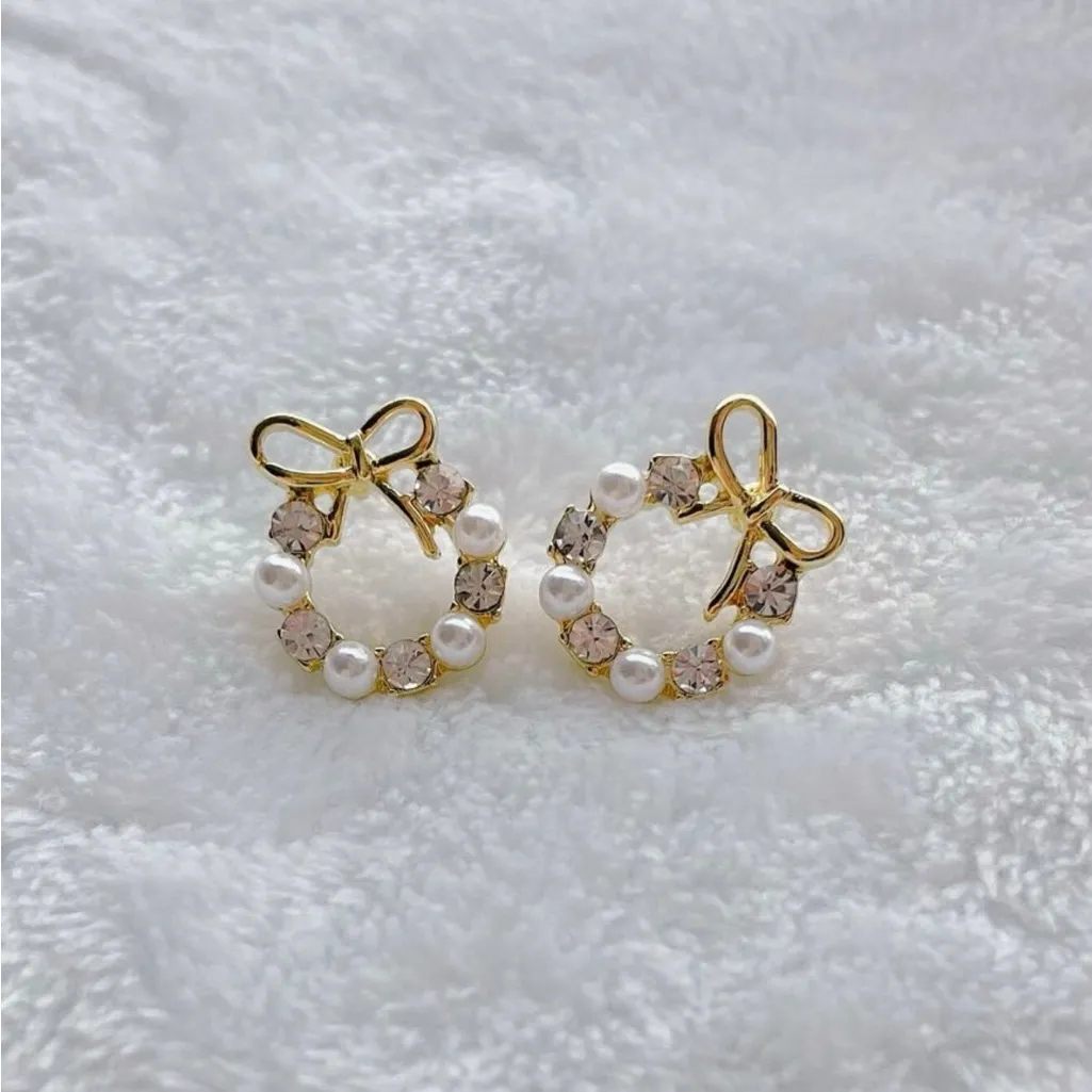 Gold Pearl Bow Earrings White - Image 5