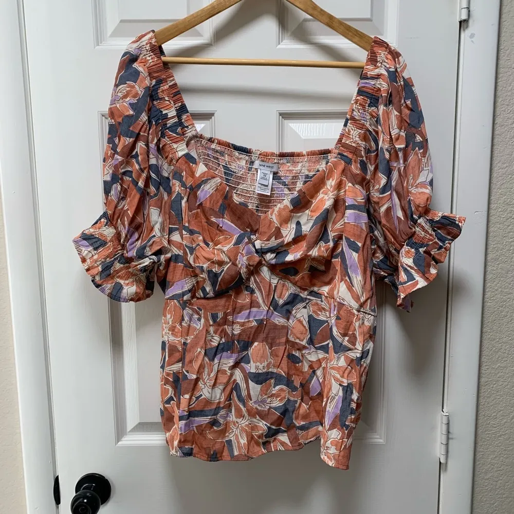 B03- Nine West pink and blue twist front top plus size 3x - Image 4