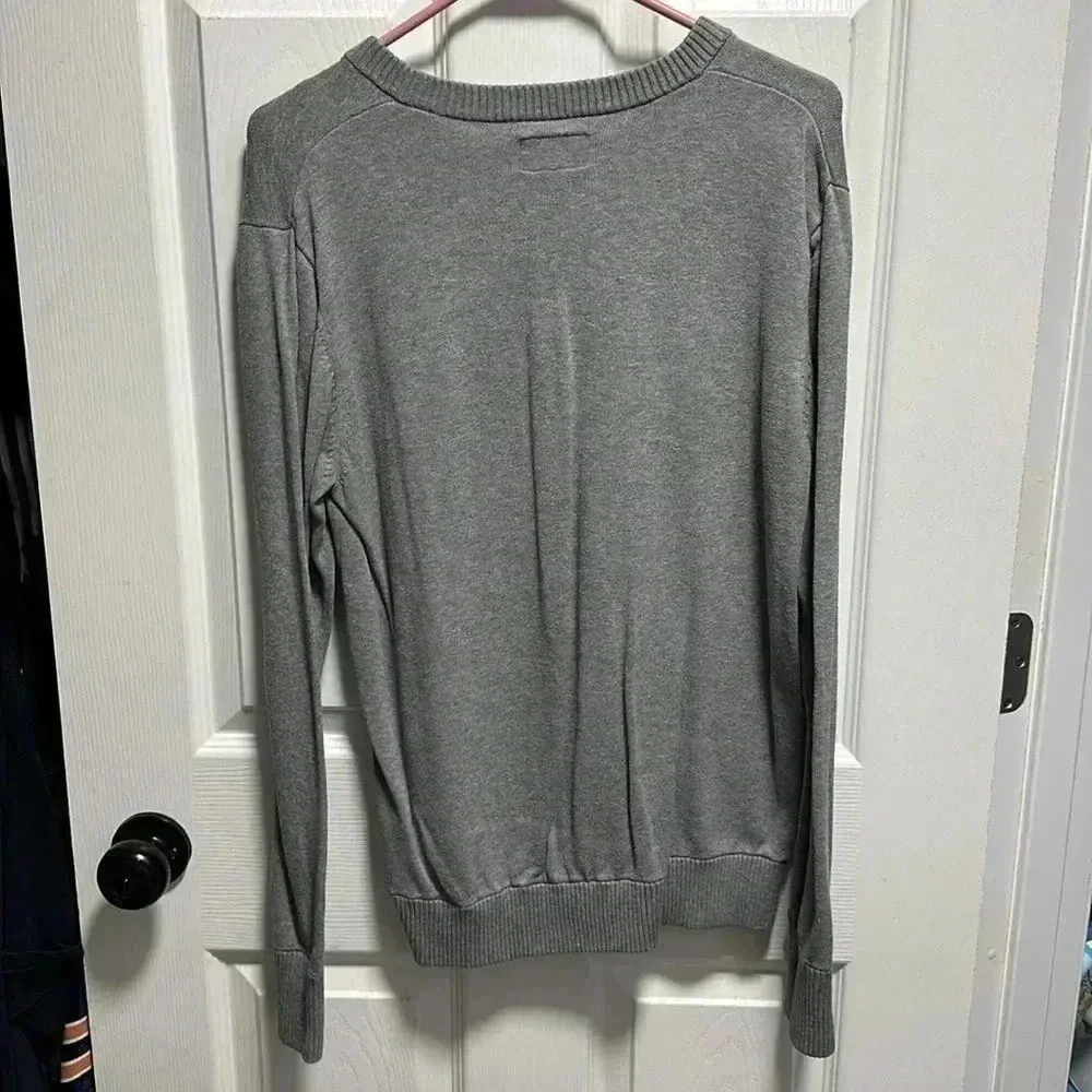 UGG  AUSTRALIA GRAY VNECK OVERSIZED SWEATER - Image 4