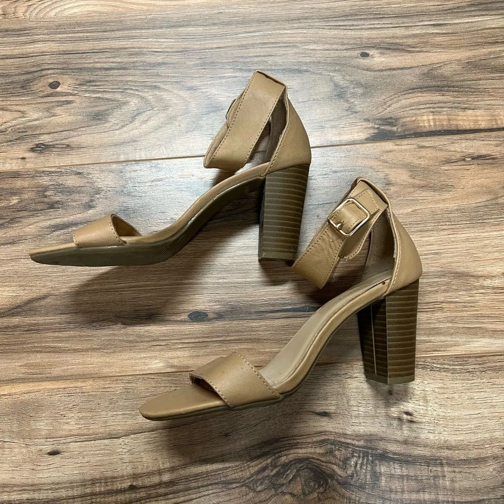 Old navy heel sandals 7 - Image 4