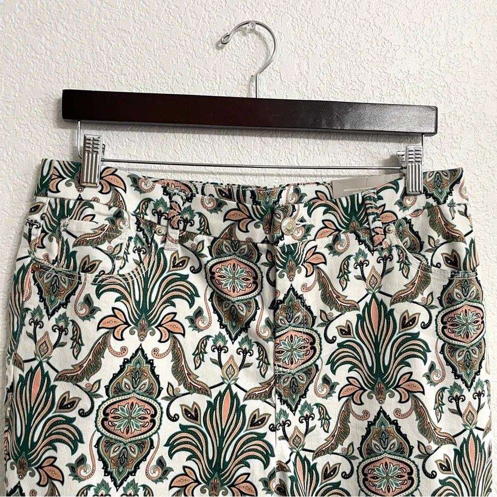 NWT Chicos Womens Jeans Slimming Girlfriend Slim Leg Ankle Paisley Size 14P - Image 3